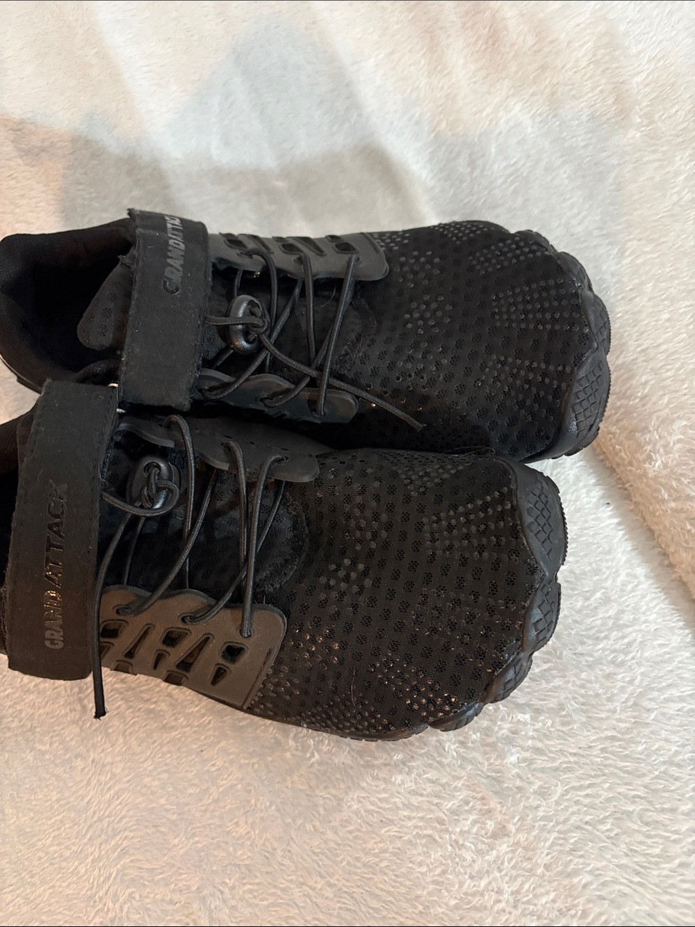 Size 9 Grand Attack Barefoot Shoes - Picture 4 of 10